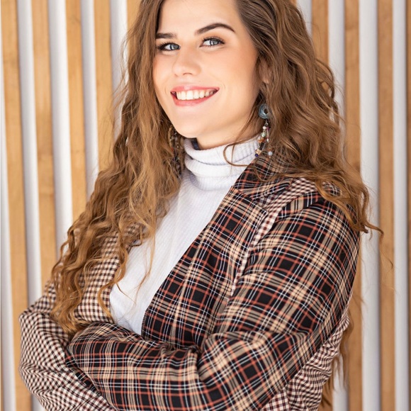 Meet your Posher, Ashton - Picture 1 of 1